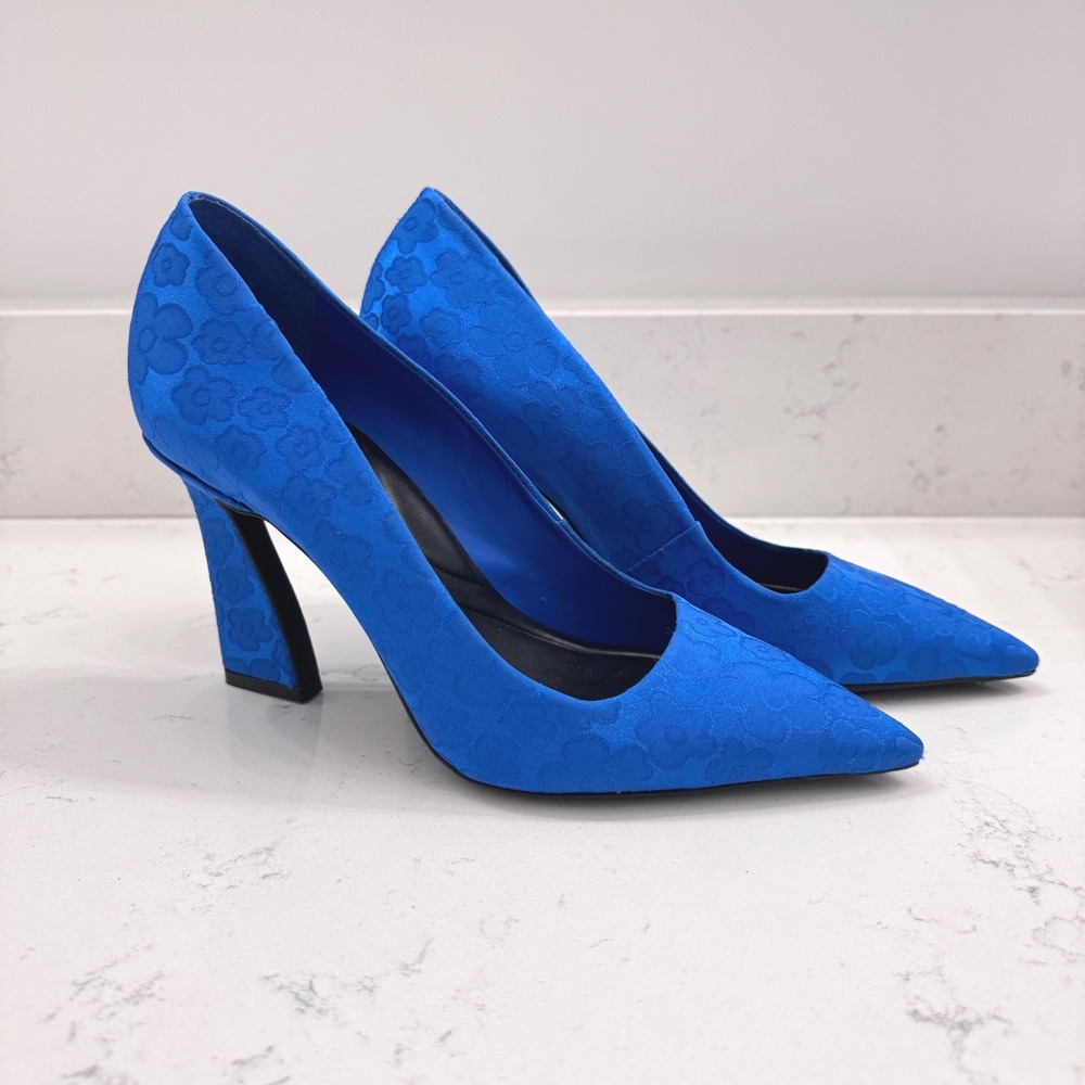 Gianni Bini Womens 6.5M Pump Floral Cobalt Blue Pointed Toe Flared Heel